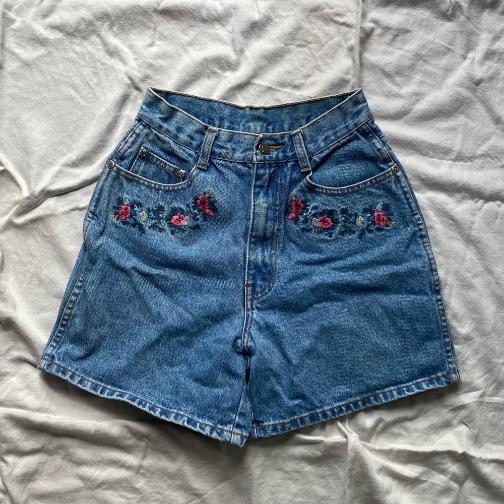 vintage floral embroidered high waisted denim shorts